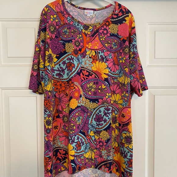 LuLaRoe Tops - EUC L Lularoe Irma tunic top